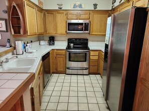 Private kitchen - Snowcreek Resort Vacation Rentals 603 Golden Creek Road (Mammoth Lakes)