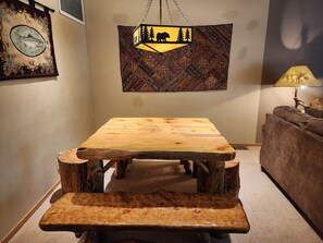 Dining - Snowcreek Resort Vacation Rentals 603 Golden Creek Road (Mammoth Lakes)