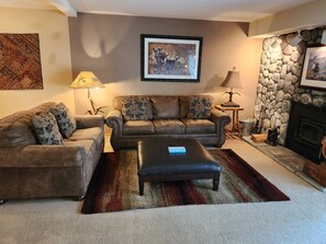 TV, fireplace - Snowcreek Resort Vacation Rental 603 (Mammoth Lakes)