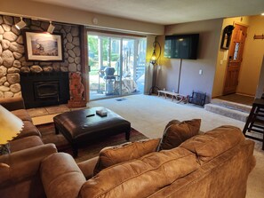 Living area - Snowcreek Resort Vacation Rentals 603 Golden Creek Road (Mammoth Lakes)