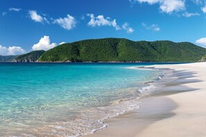 Beach nearby, sun loungers, beach towels