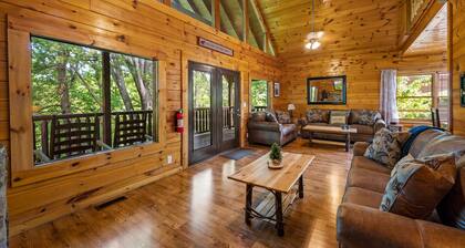 Prime Pigeon Forge Location! Close to Dollywood & all PF attractions! EZ Roads!