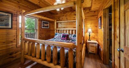 Ideal location! Close to Parkway! 5 Bed+5 Ensuite baths! 4 Decks-Games-Hot Tub!