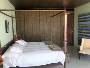 3 bedrooms, in-room safe, WiFi, bed sheets