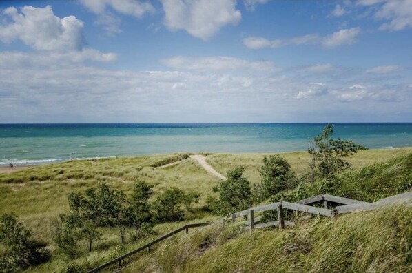 Beach nearby, sun-loungers, beach towels