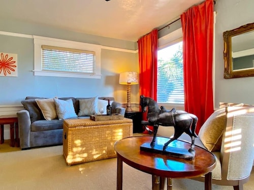 Waterfront Boutique Bungalow 3 Walk to Ferry to San Francisco Free WIFI Parking