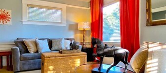 Waterfront Boutique Bungalow 3 Walk to Ferry to San Francisco Free WIFI Parking