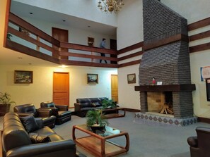 Coin salon dans le hall