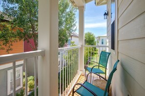 Property grounds - Seasonal Beach Service & NEW Golf Cart Included!! (Destin)
