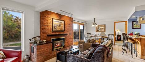 TV, fireplace