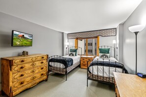 3 habitaciones, tabla de planchar con plancha, wifi y ropa de cama