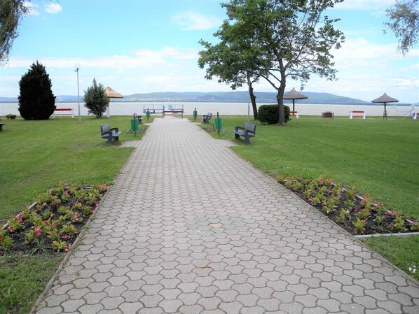 Property grounds - Holiday home 200m from the beach (Balatonberény)
