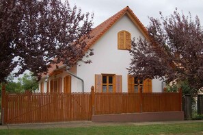 Exterior - Holiday home 200m from the beach (Balatonberény)