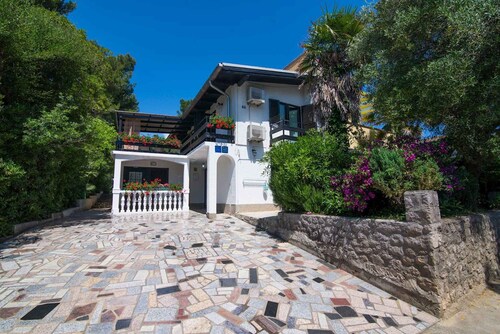 Holiday apartment only 150 m from the sea