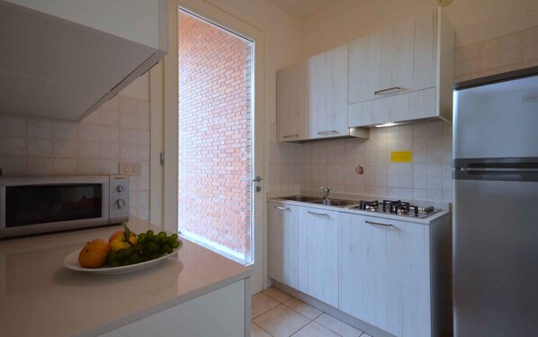 Microwave, coffee/tea maker - Holiday apartment with garden and air conditioning (Bibione)