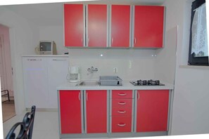 Fridge, oven, stovetop, coffee/tea maker - Holiday apartment only 150 m from the Adriatic Sea (Artatore)