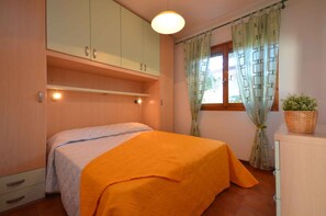 2 bedrooms, travel cot