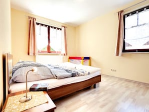 3 camere, culla da viaggio, Wi-Fi, lenzuola