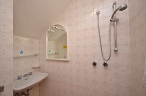 Bathroom - Holiday apartment mit Terrasse (Bibione)