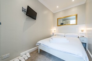1 habitación, tabla de planchar con plancha y internet 