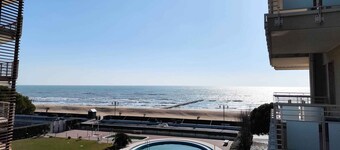 Appartamento con balcone, a soli 20 metri dal mare