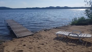 På stranden