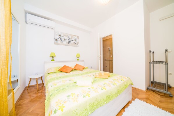 1 chambre, fer et planche à repasser, Wi-Fi, literie fournie