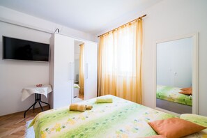 1 chambre, fer et planche à repasser, Wi-Fi, literie fournie