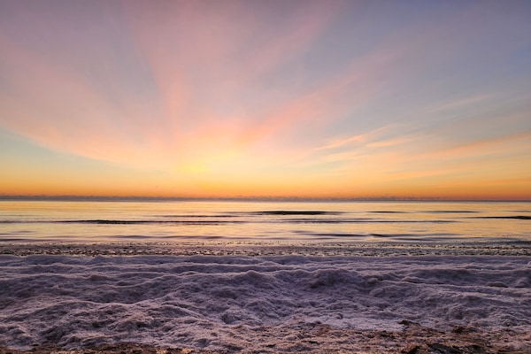 Plage, chaises longues