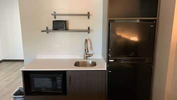 Standard Room, 2 Queen Beds, Non Smoking, Kitchen | Room amenity