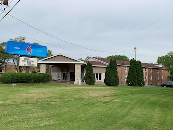 Studio 6 Rockford, IL