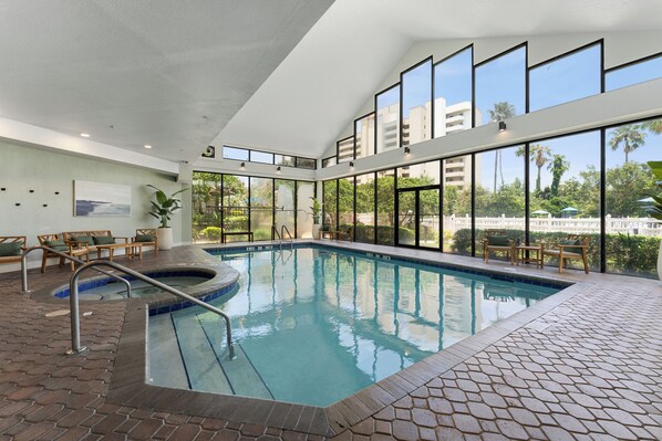 من حمّامات السباحة المغطاة، حمّام سباحة خارجي