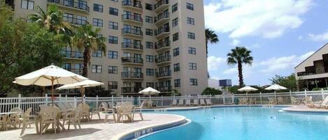 Piscine couverte, piscine extérieure