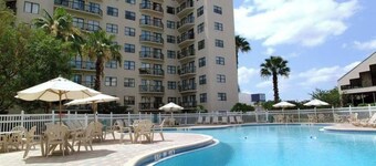 2205 -The heart of International Dr / Universal