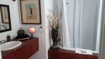 Combined shower/tub, hair dryer, towels, soap