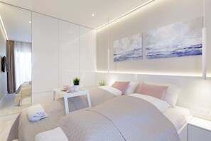 1 habitación, tabla de planchar con plancha, cuna de viaje y wifi