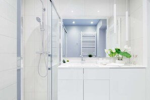 Shower, hair dryer, towels, shampoo
