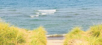 Warren Dunes- Pool, Hot Tub, PET FRIENDLY, firepit, Pergola, Near Beach