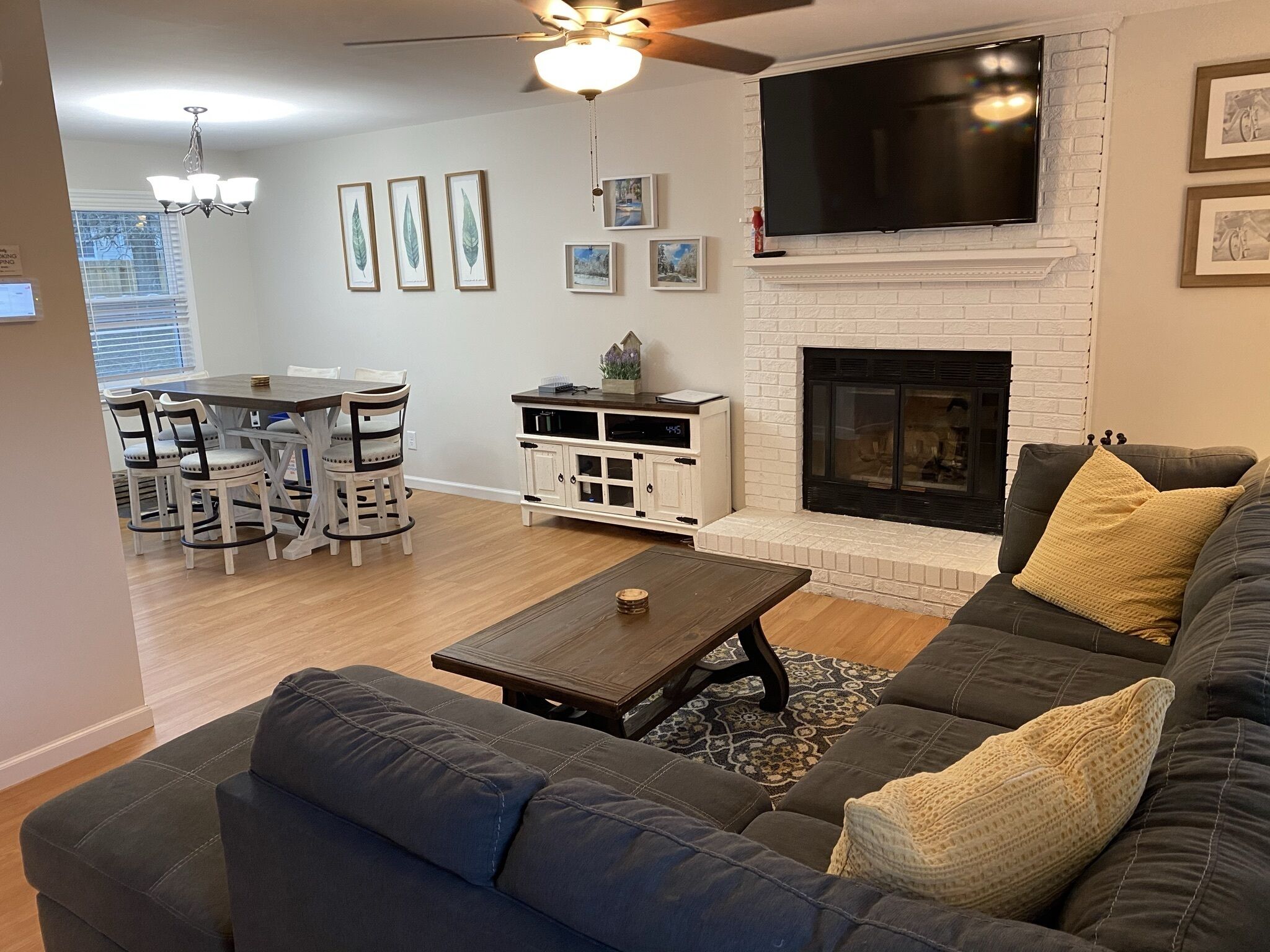 Fuquay-Varina Home 5 min. from Shopping and Dining