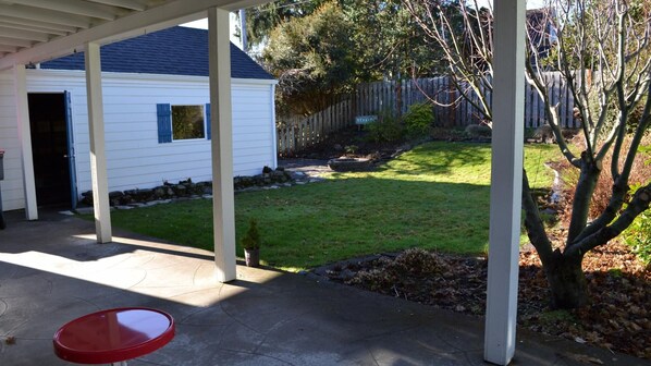House, Multiple Beds (1220 S Columbia) | Property grounds