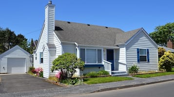 House, Multiple Beds (1220 S Columbia) | Exterior