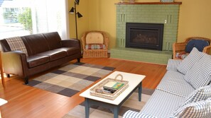 House, Multiple Beds (1220 S Columbia) | Living room | Fireplace - 1220 S Columbia (Seaside)