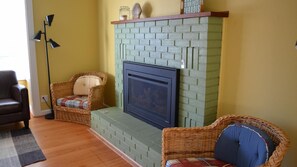 House, Multiple Beds (1220 S Columbia) | Living room | Fireplace - 1220 S Columbia (Seaside)