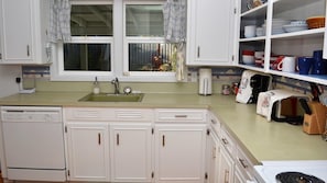 House, Multiple Beds (1220 S Columbia) | Private kitchen | Spices, paper towels - 1220 S Columbia (Seaside)