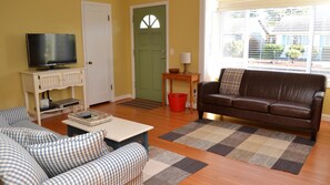 House, Multiple Beds (1220 S Columbia) | Living room | Fireplace - 1220 S Columbia (Seaside)