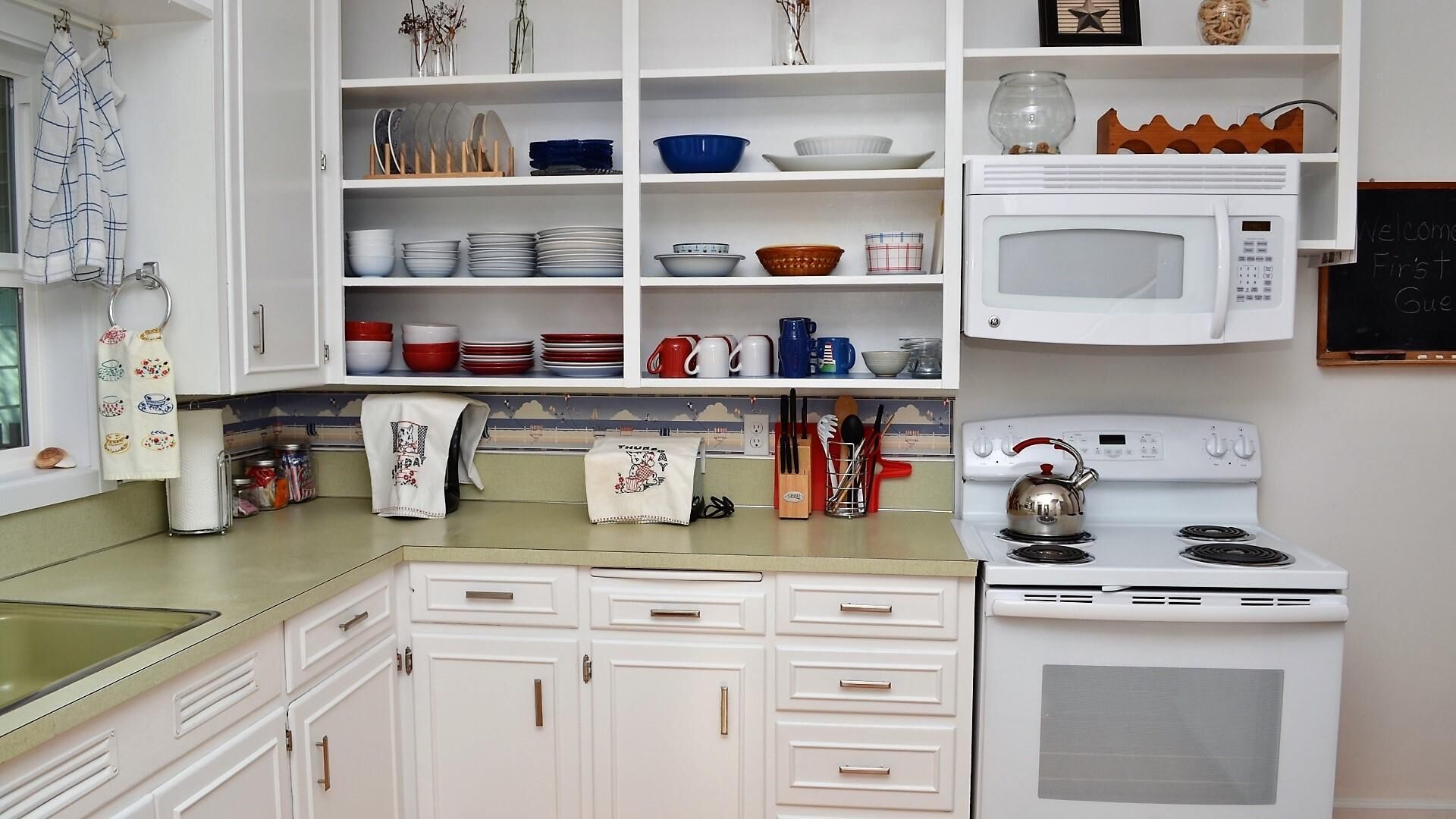 ハウス ベッド (複数台) (1220 S Columbia) | 専用キ  ッチン | 香辛料、ペーパータオル