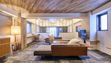 Executive Suite | Individually decorated, desk, laptop workspace, free WiFi