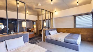Junior Suite | 1 bedroom, individually decorated, desk, laptop workspace