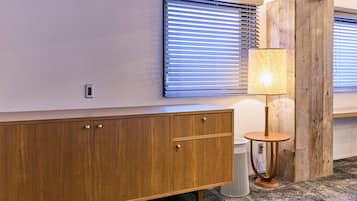 Executive Suite | Individually decorated, desk, laptop workspace, free WiFi