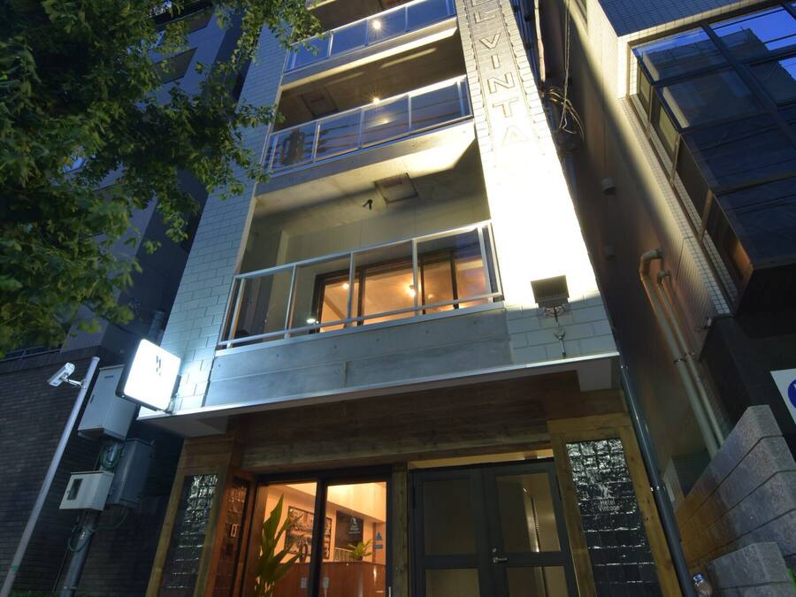 Depan hartanah - siang/malam